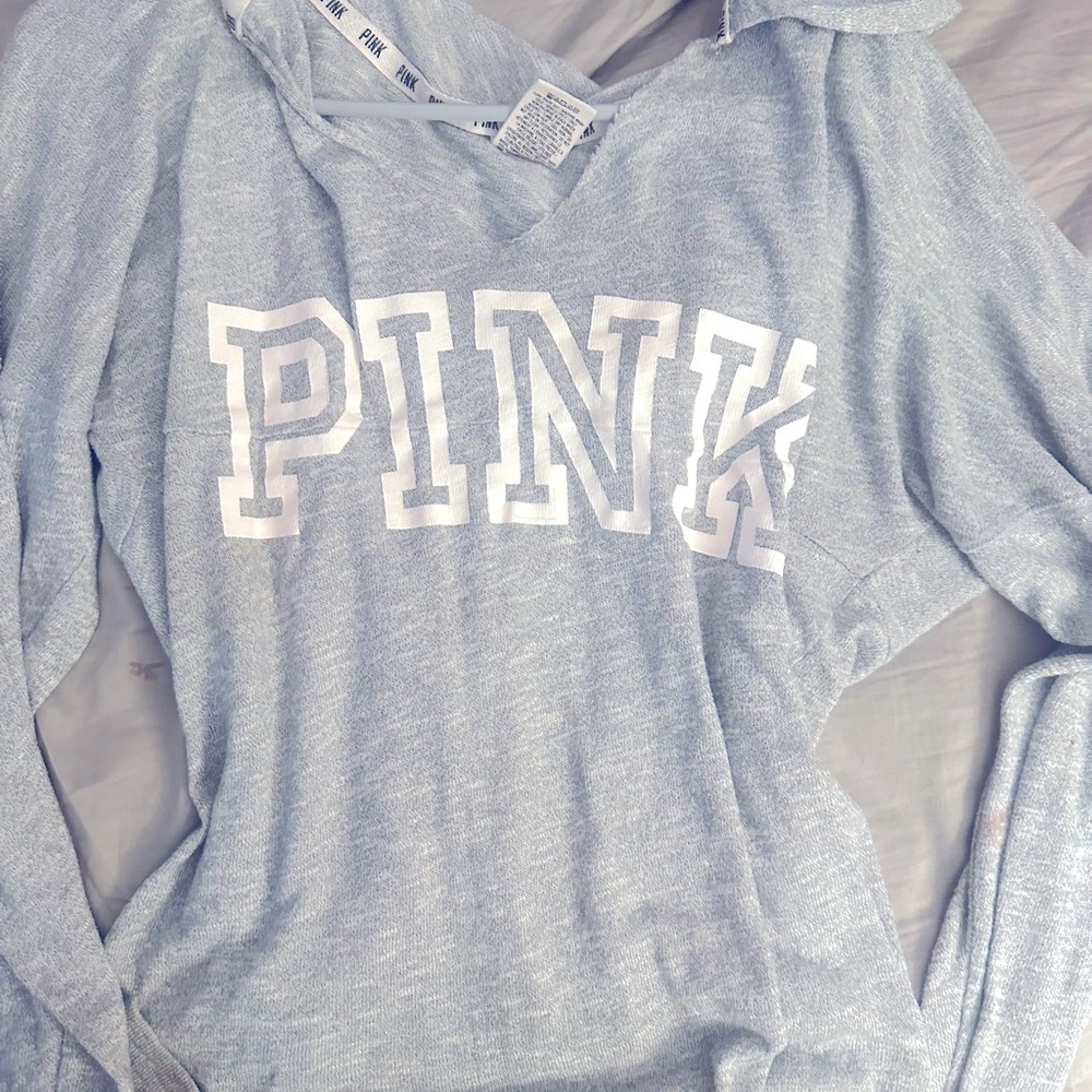 Size medium, good condition clothes.